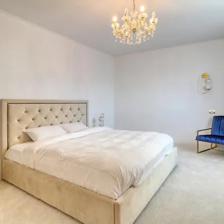 14th Luxury Flat *